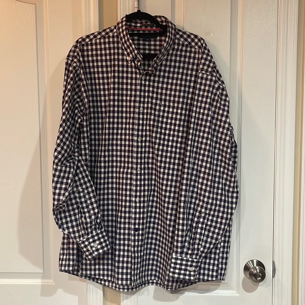 Tommy Hilfiger regular fit non-iron 100% cotton casual button-down 18 1/2 36-37